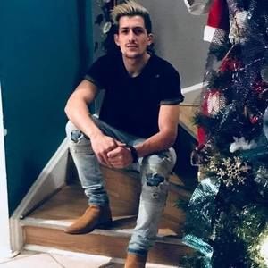 Meet your Posher, Derek